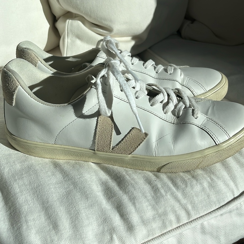 Like new men’s size 11 Vega sneakers